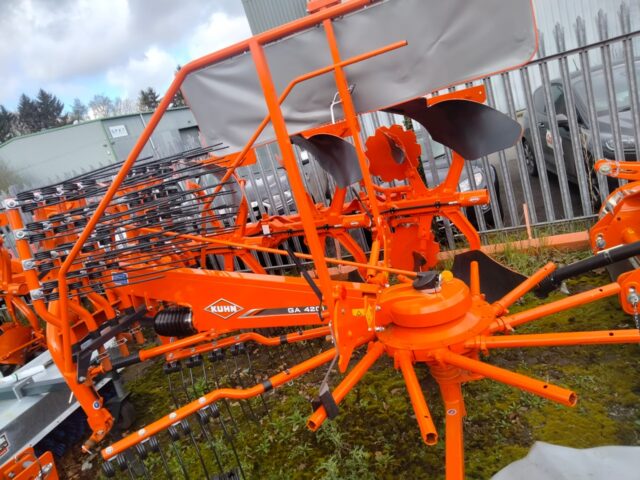 HM067734 NEW 2023 KUHN GA4201 RAKE