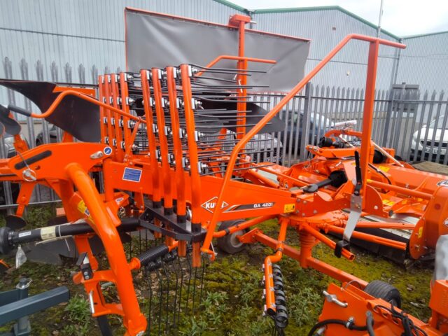 HM067734 NEW 2023 KUHN GA4201 RAKE