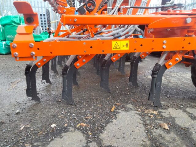 HM067844 NEW KUHN MEGANT 602R SEED DRILL