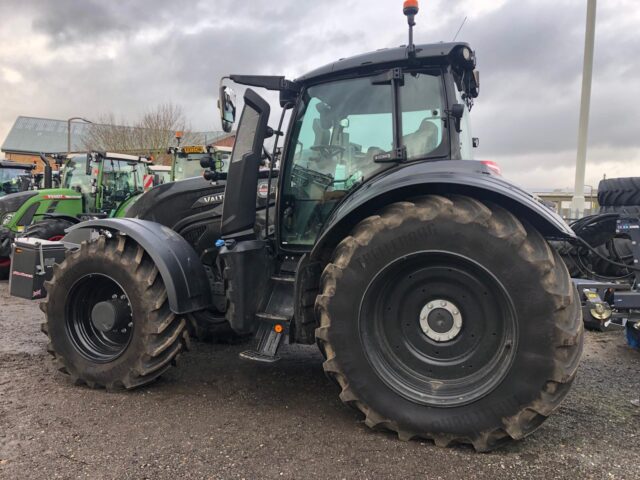 VA000226 VALTRA T235D 4WD TRACTOR