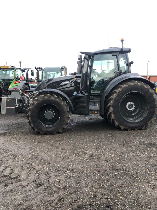 VA000226 VALTRA T235D 4WD TRACTOR