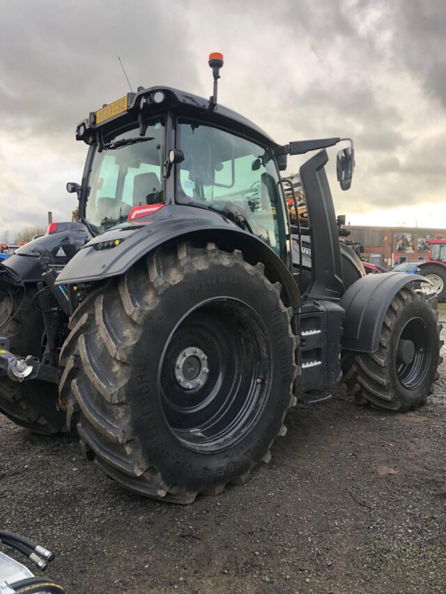 VA000226 VALTRA T235D 4WD TRACTOR