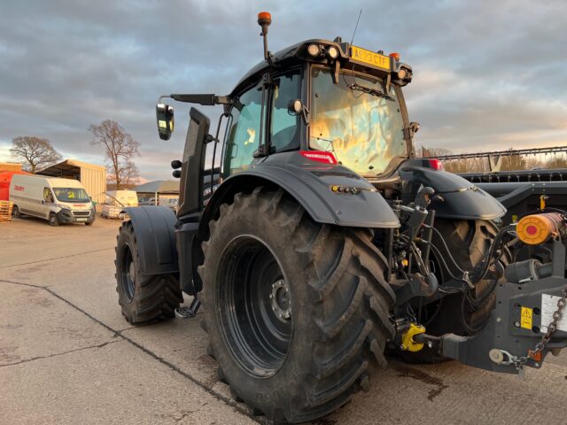 VA000227 2023 VALTRA T235D 4WD TRACTOR