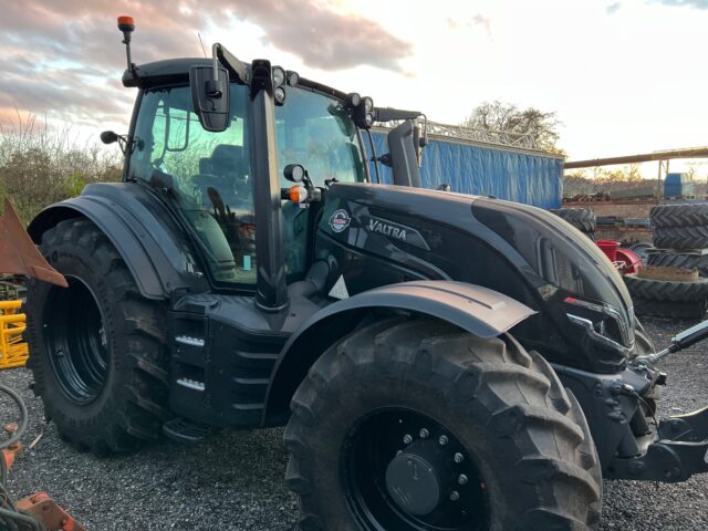 VA000236 2023 VALTRA T235D 4WD TRACTOR