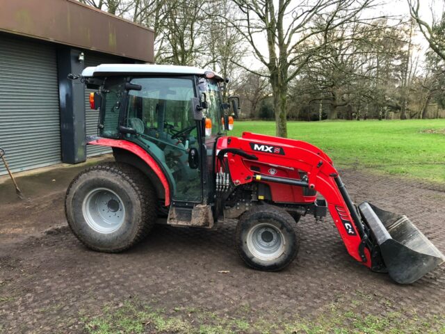 MA005005 Massey Ferguson 1750M HC Compact Tractor & MX C4 Loader