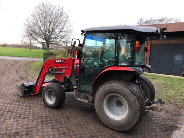 MA005005 Massey Ferguson 1750M HC Compact Tractor & MX C4 Loader