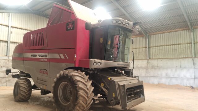 TB003018 2011 MASSEY FERGUSON 9280 COMBINE