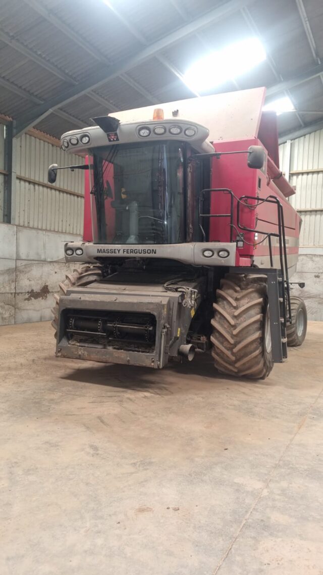 TB003018 2011 MASSEY FERGUSON 9280 COMBINE