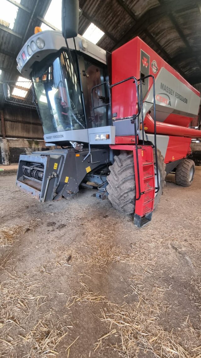 T5011908 2008 MASSEY FERGUSON 7278AL COMBINE