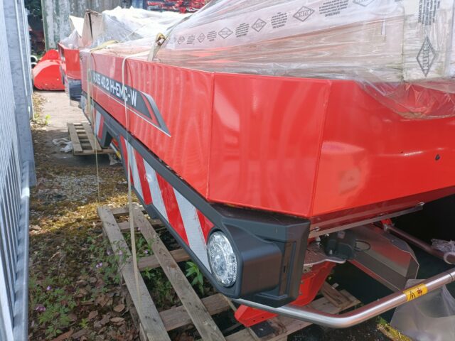 HM067712 NEW KUHN AXIS 40.2MEMC BROADCASTER