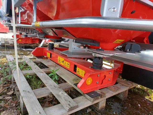 HM067712 NEW KUHN AXIS 40.2MEMC BROADCASTER