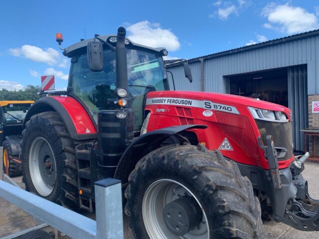 TI000271 2022 MASSEY FERGUSON 8740S EXDV 4WD TRACTOR