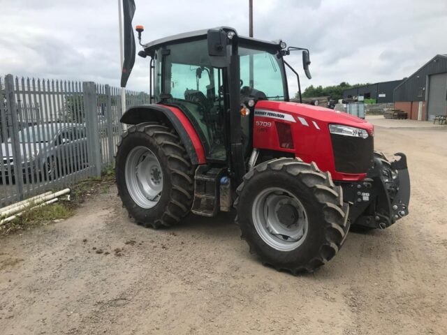 T6005597 2020 MASSEY FERGUSON 5709 CAB ESSENTIAL 4WD TRACTOR