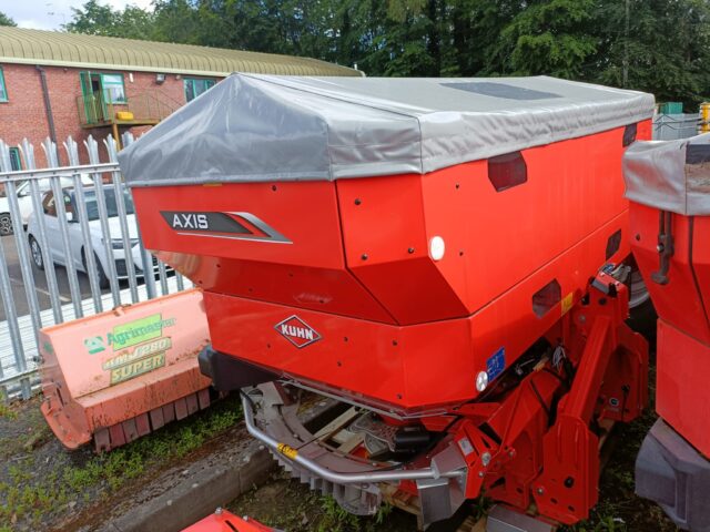 HM067839 NEW KUHN AXIS 40.2MEMC BROADCASTER