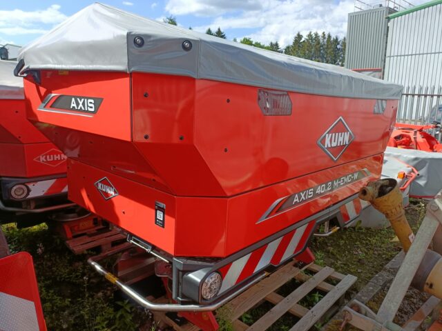 HM067840 NEW KUHN AXIS 40.2 HEMC BROADCASTER