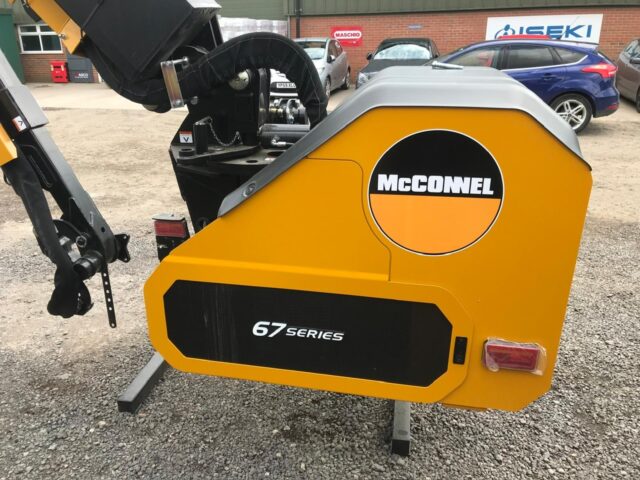 2M040120 MCCONNEL PA6567T HEDGECUTTER