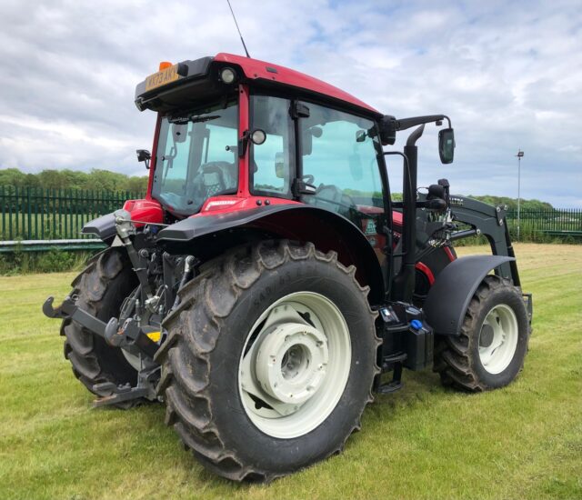 VA000142 VALTRA A135LH TRACTOR & LOADER