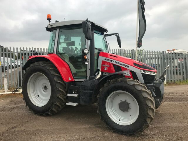 MA838671 DEMO MF 5S.125 EFD4 4WD TRACTOR