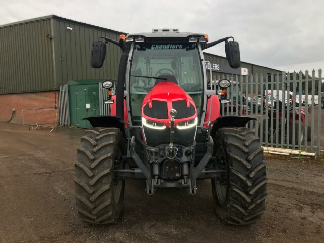 MA838671 DEMO MF 5S.125 EFD4 4WD TRACTOR