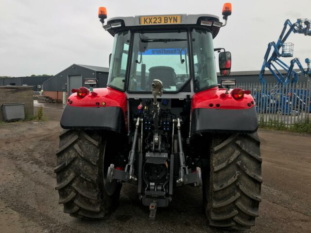 MA838671 DEMO MF 5S.125 EFD4 4WD TRACTOR