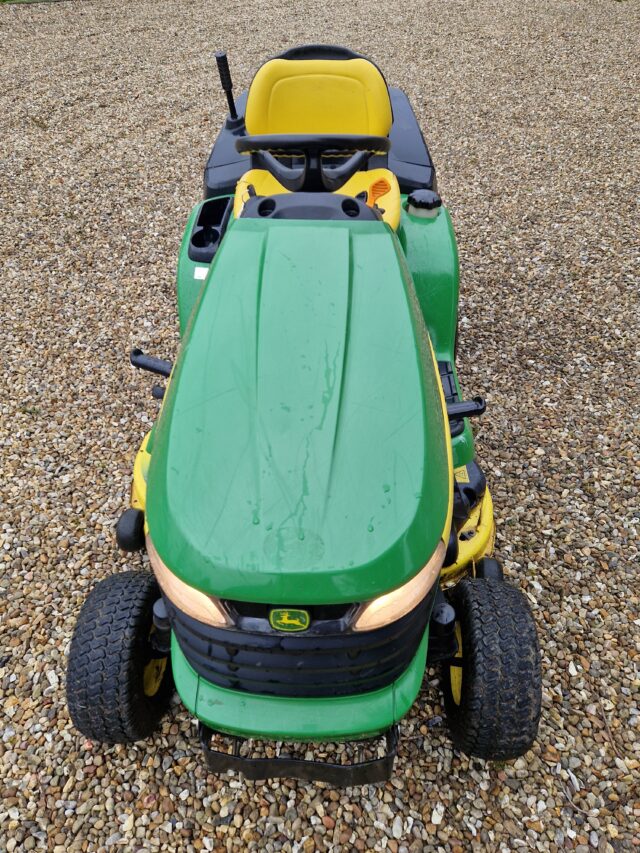 John Deere X300R – Ride on Lawn Mower