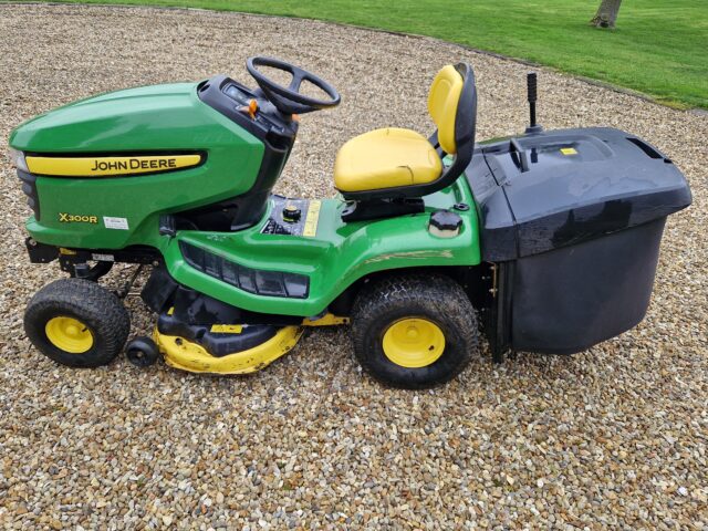 John Deere X300R – Ride on Lawn Mower