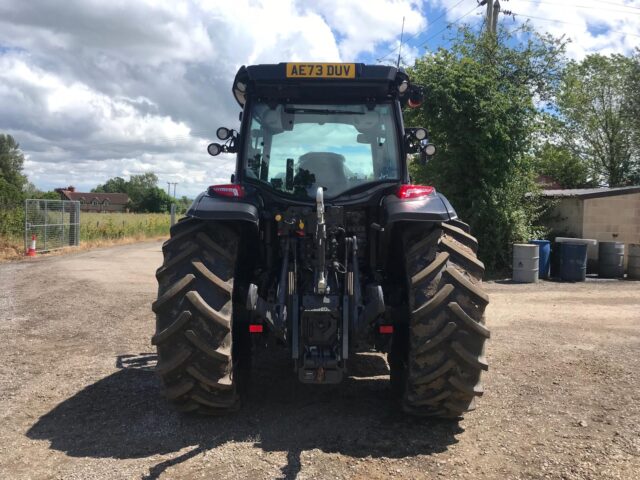 VA000168 VALTRA G135A TRACTOR & LOADER