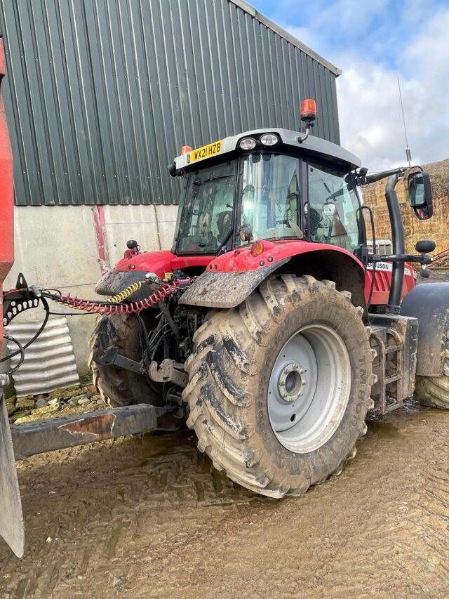 TE001652 2021 MF7718S 4WD TRACTOR