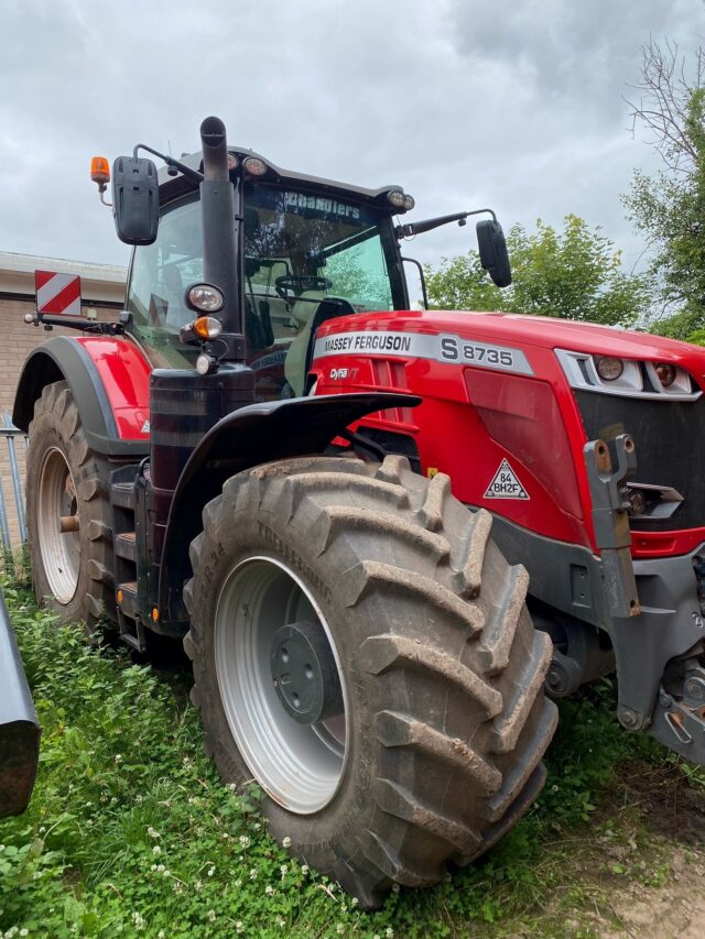 MA795305 DEMO MF8735S EXDV 4WD TRACTOR