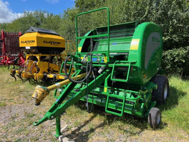 JM000130 – McHale F5500 Round Baler