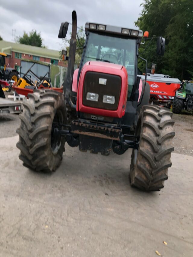 TH000204 2000 MF8240 4WD TRACTOR