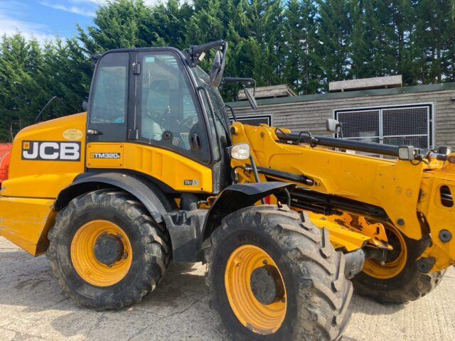 TB002933 019 JCB TM320S AGRI TELEHANDLE