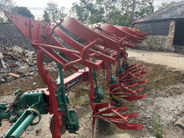 Kverneland LS240 Plough