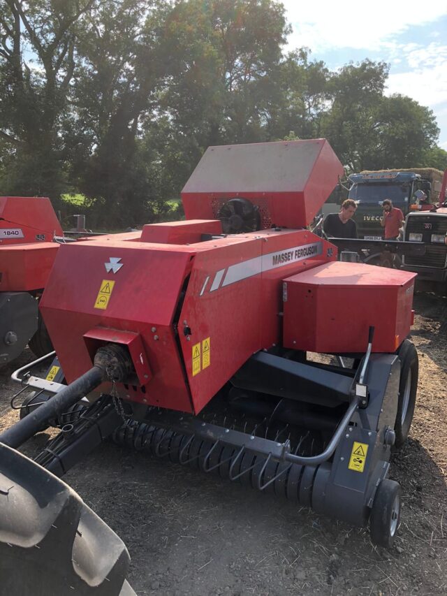 TB03261B 2022 MF1840 SMALL SQUARE BALER