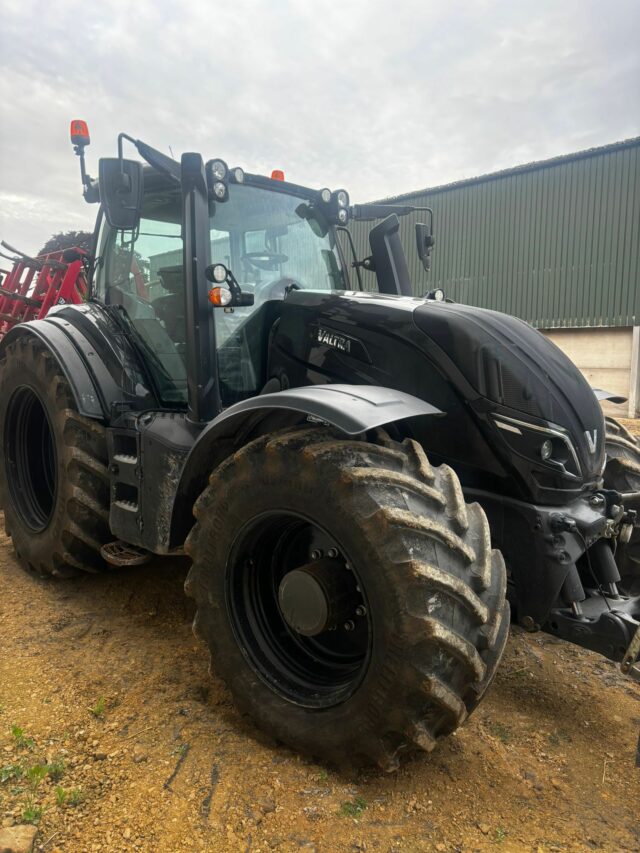 T2035042 2021 VALTRA T254V 4WD TRACTOR