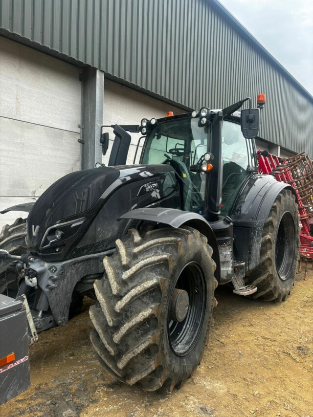 T2035042 2021 VALTRA T254V 4WD TRACTOR