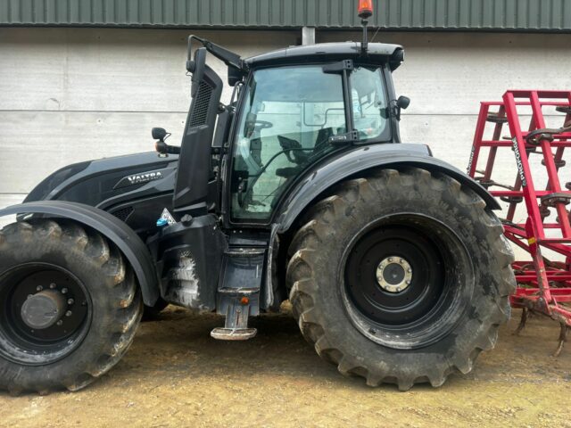 T2035042 2021 VALTRA T254V 4WD TRACTOR