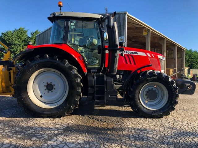 TG01952A 2017 MF7720 DYNA VT 4WD TRACTOR