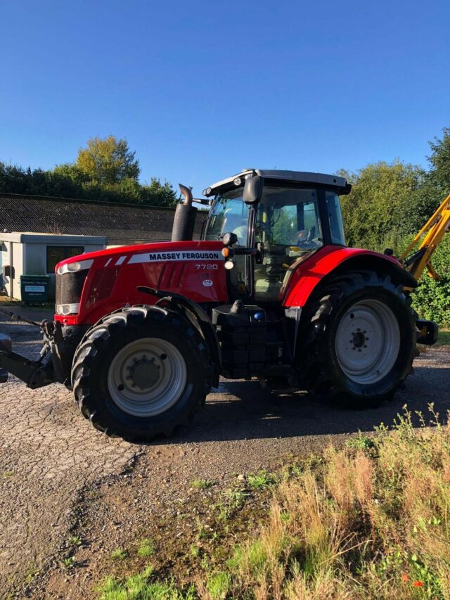 TG01952A 2017 MF7720 DYNA VT 4WD TRACTOR