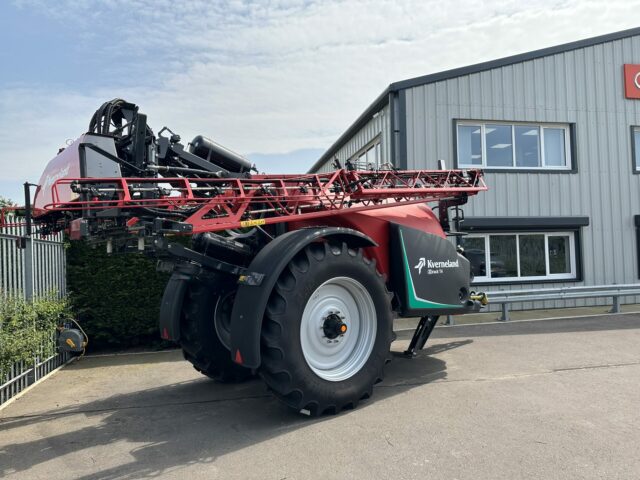 Kverneland T4 Trailed Sprayer