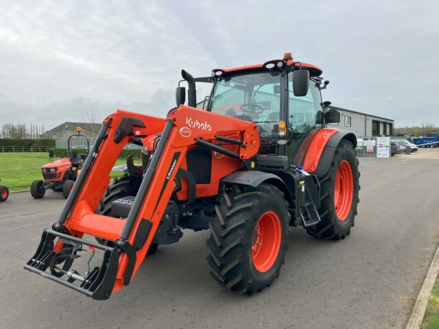 Kubota M6142 Tractor & Loader