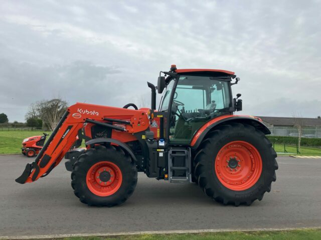 Kubota M6142 Tractor & Loader