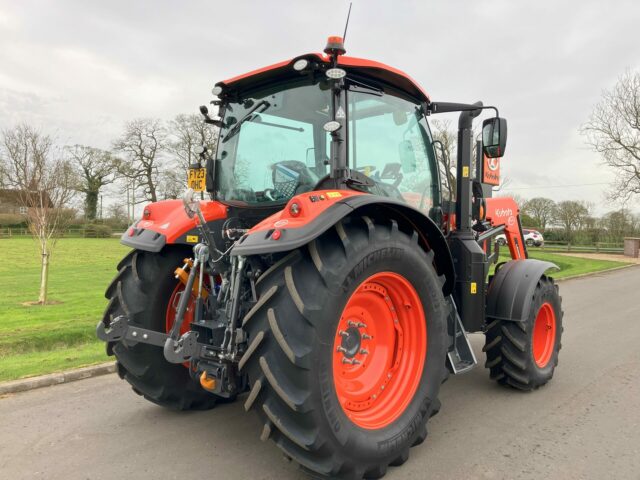 Kubota M6142 Tractor & Loader