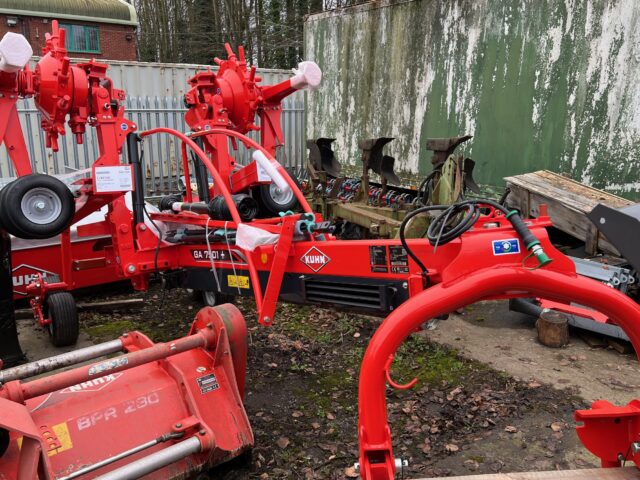 HM067673 New Kuhn GA7501 Rake.