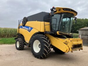 2017 New Holland CX8.80 Combine