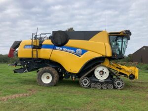 2022 New Holland CX890 SmartTrax Combine