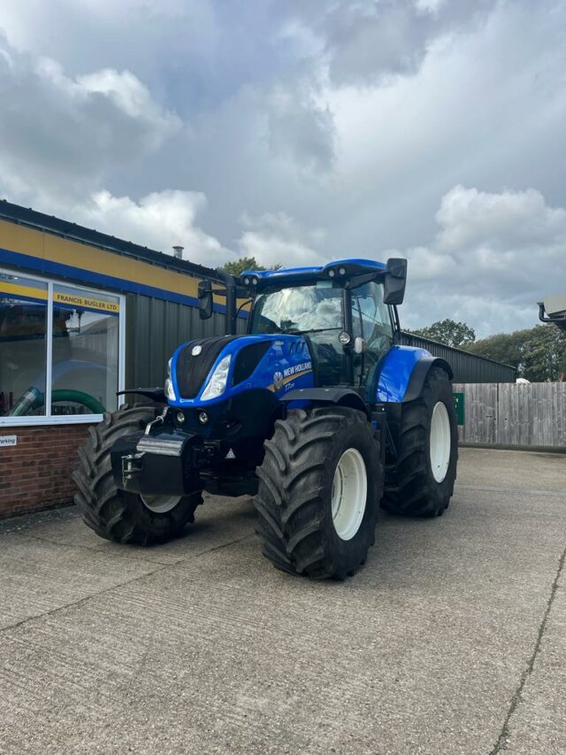 New Holland T7.210 SideWinder II Tractor