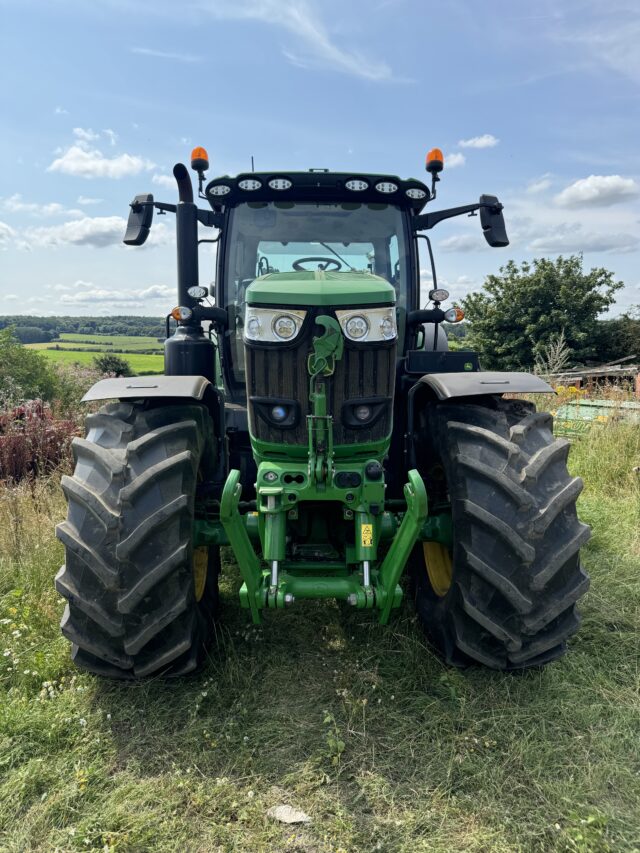 John Deere 6R 215