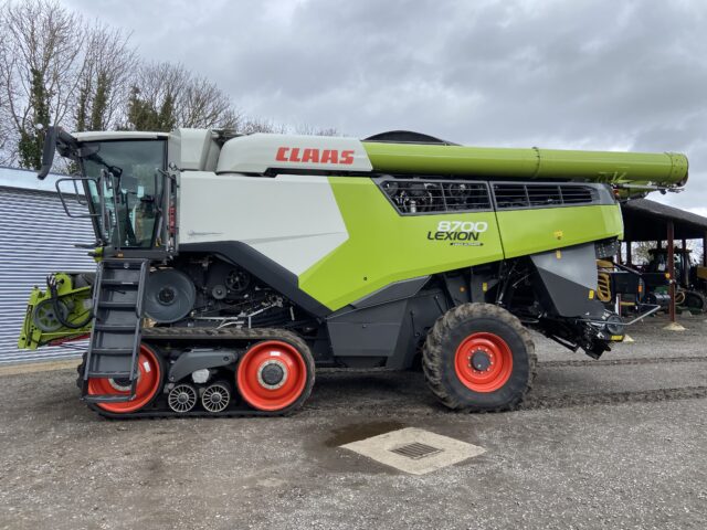 Claas 8700 TT with 12.3m Convio