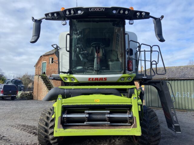 Claas 8700 TT with 12.3m Convio